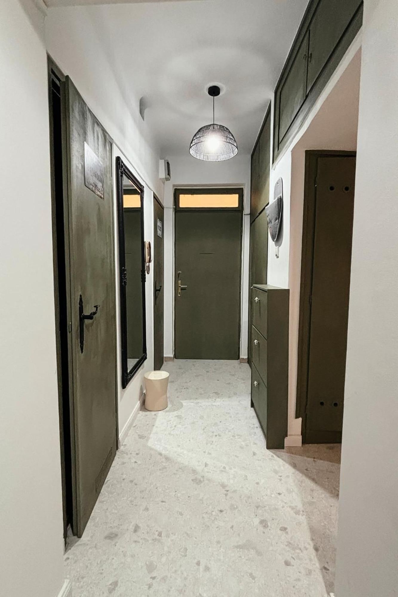 Apartment Middle Of The 2